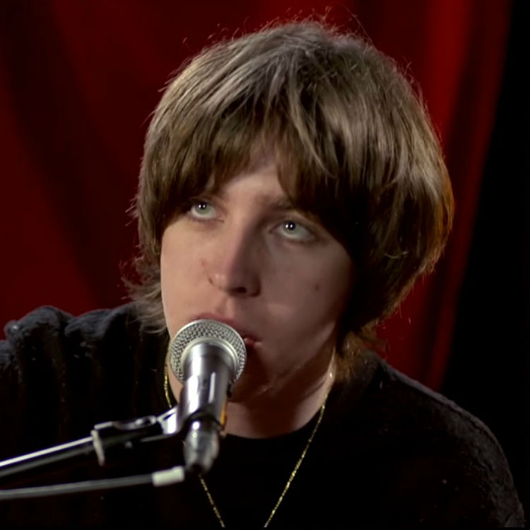 Catfish and the Bottlemen perform 'Cocoon' at Eurosonic